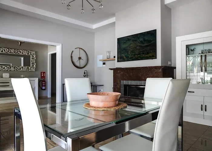 Casa Peras, * Σαν Κριστόμπαλ ντε Λα Λαγούνα